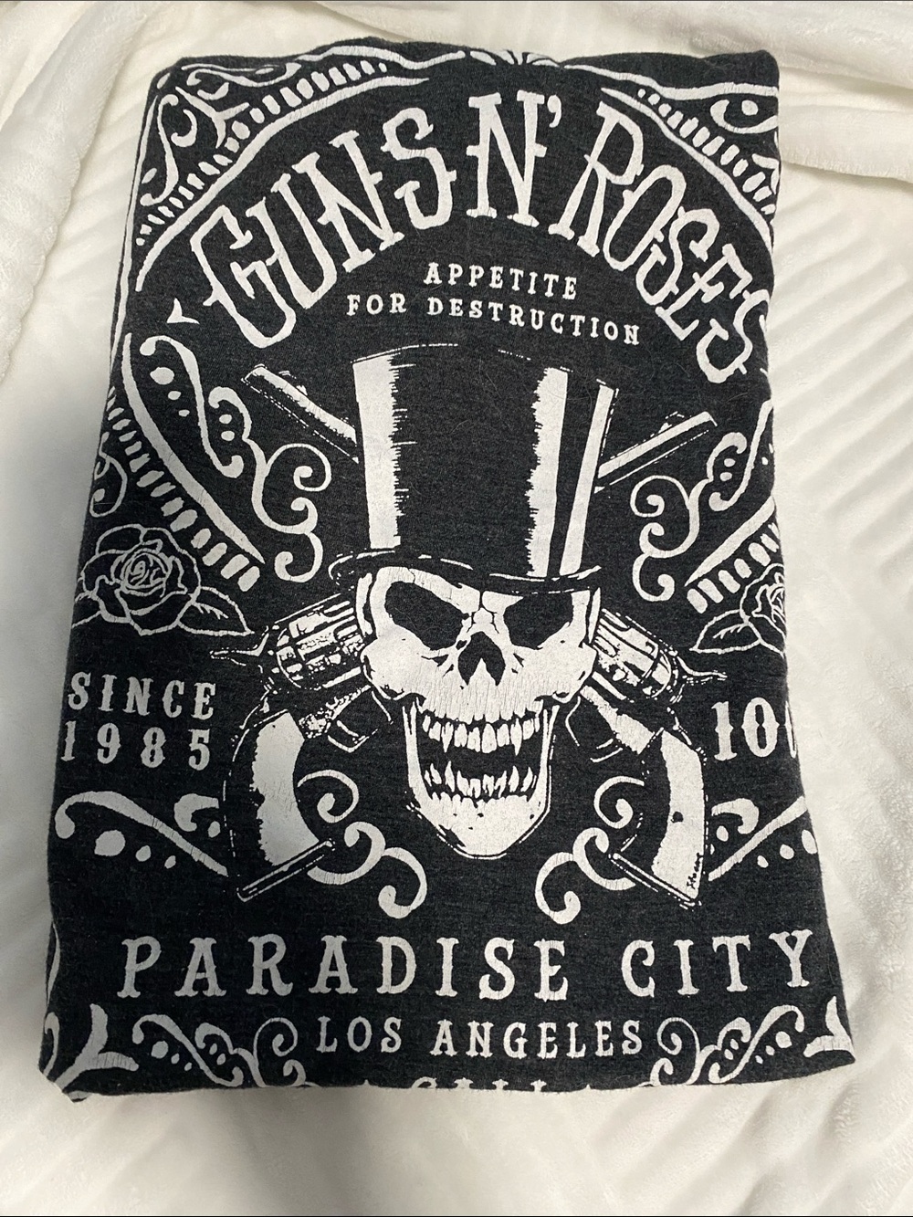 GUNS N ROSES 🌹 T-Shirt! Size large!